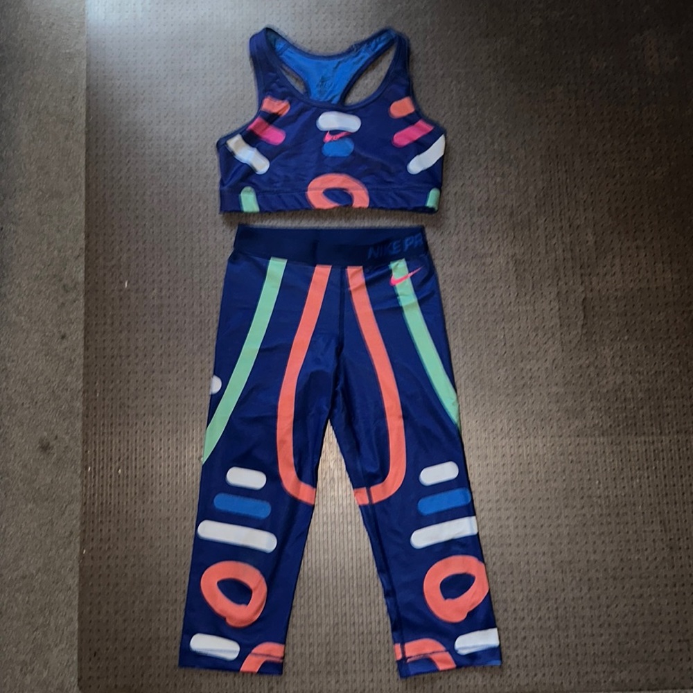 Nike Pro Loud Workout Set